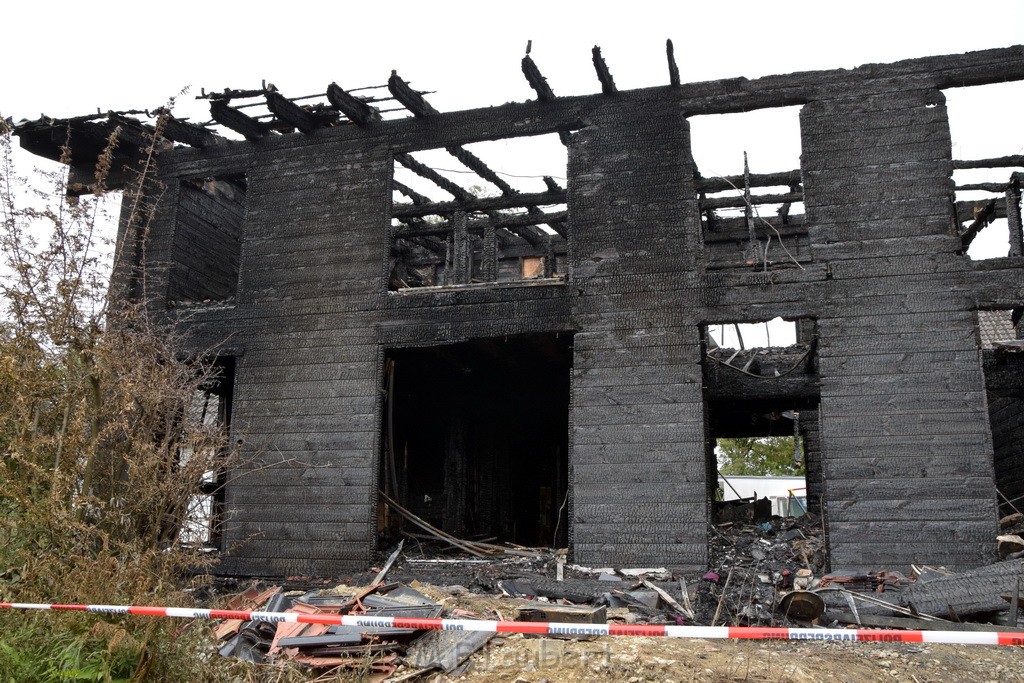 Schwerer Brand in Einfamilien Haus Roesrath Rambruecken P006.JPG - Miklos Laubert